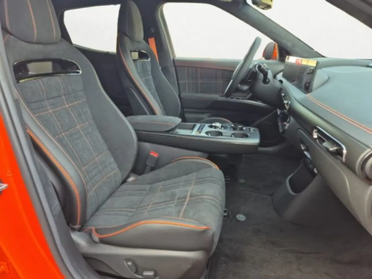 Genesis GV60 Magma nuova a Treviso (11)
