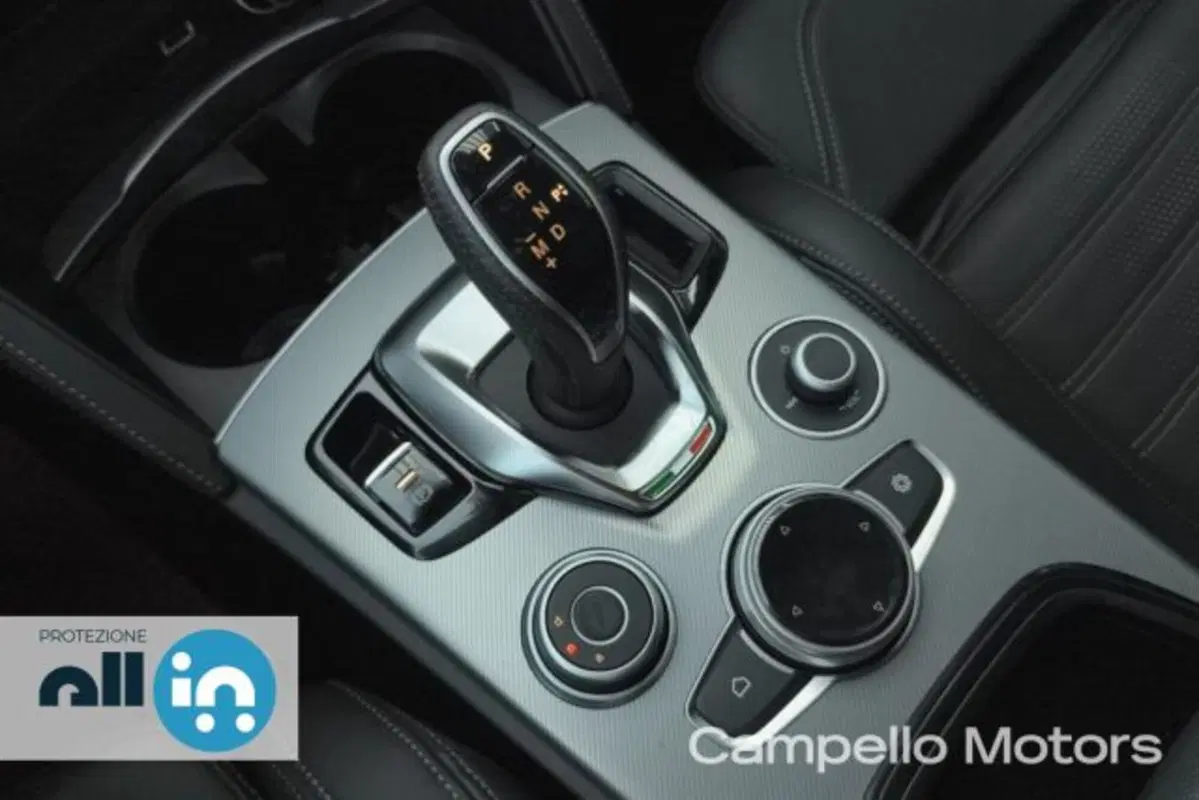 Alfa Romeo Stelvio usata a Venezia (14)