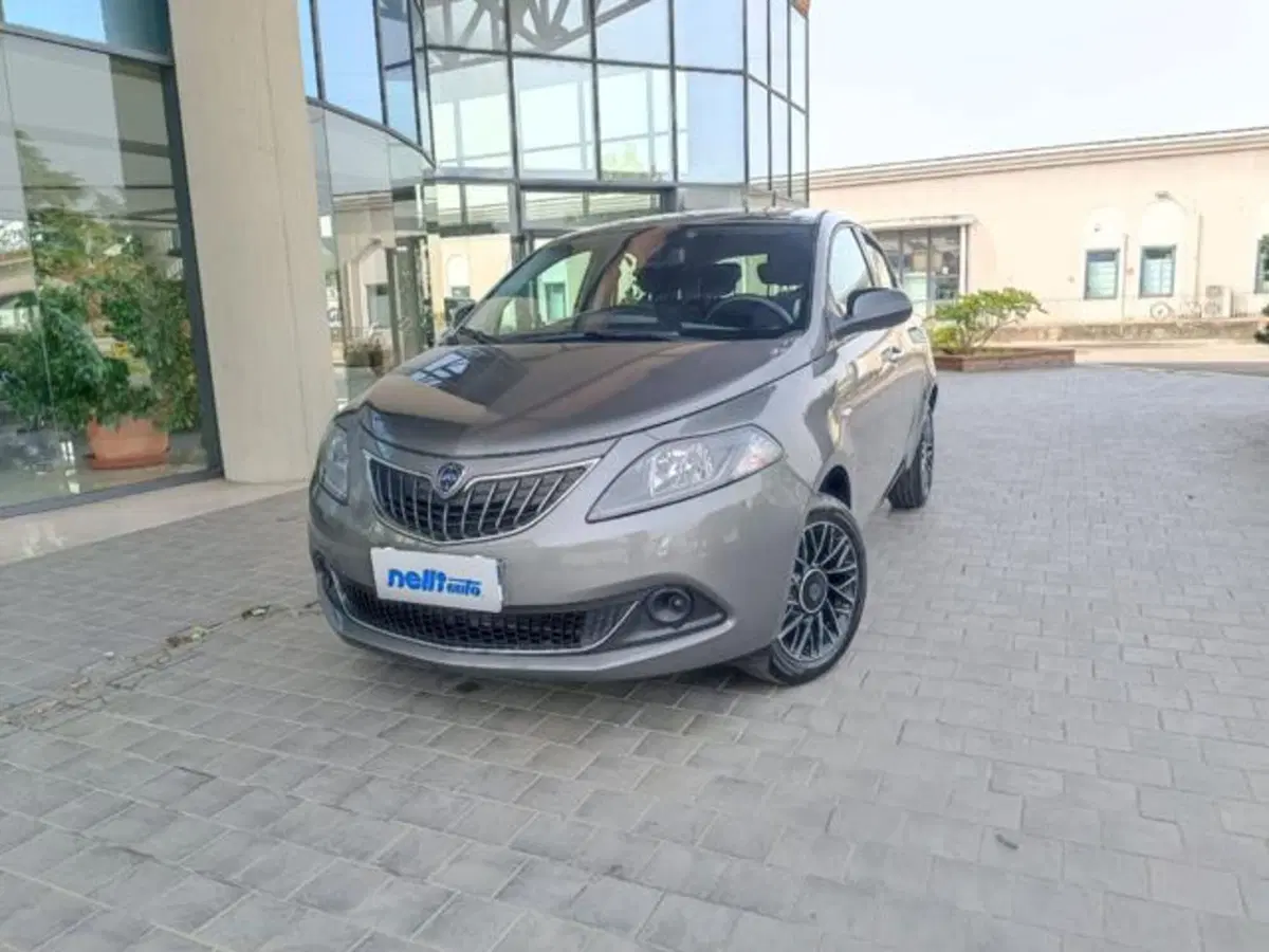 Lancia Ypsilon usata a Pisa