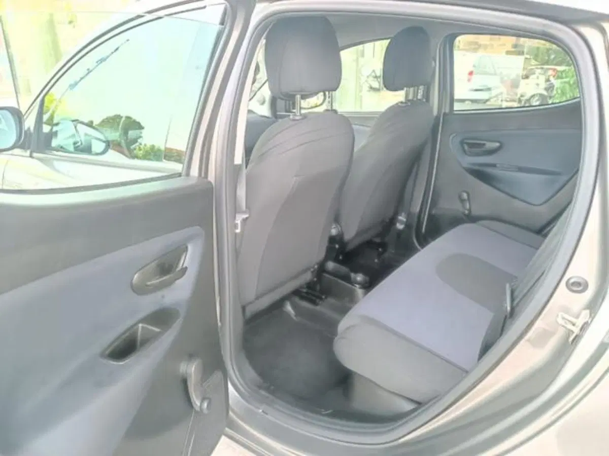 Lancia Ypsilon usata a Pisa (11)