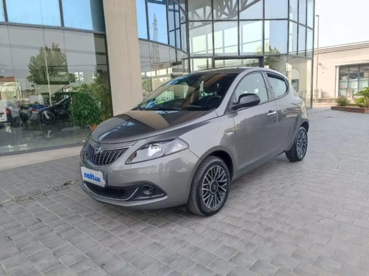 Lancia Ypsilon usata a Pisa (19)