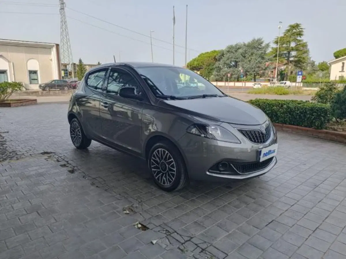 Lancia Ypsilon usata a Pisa (20)
