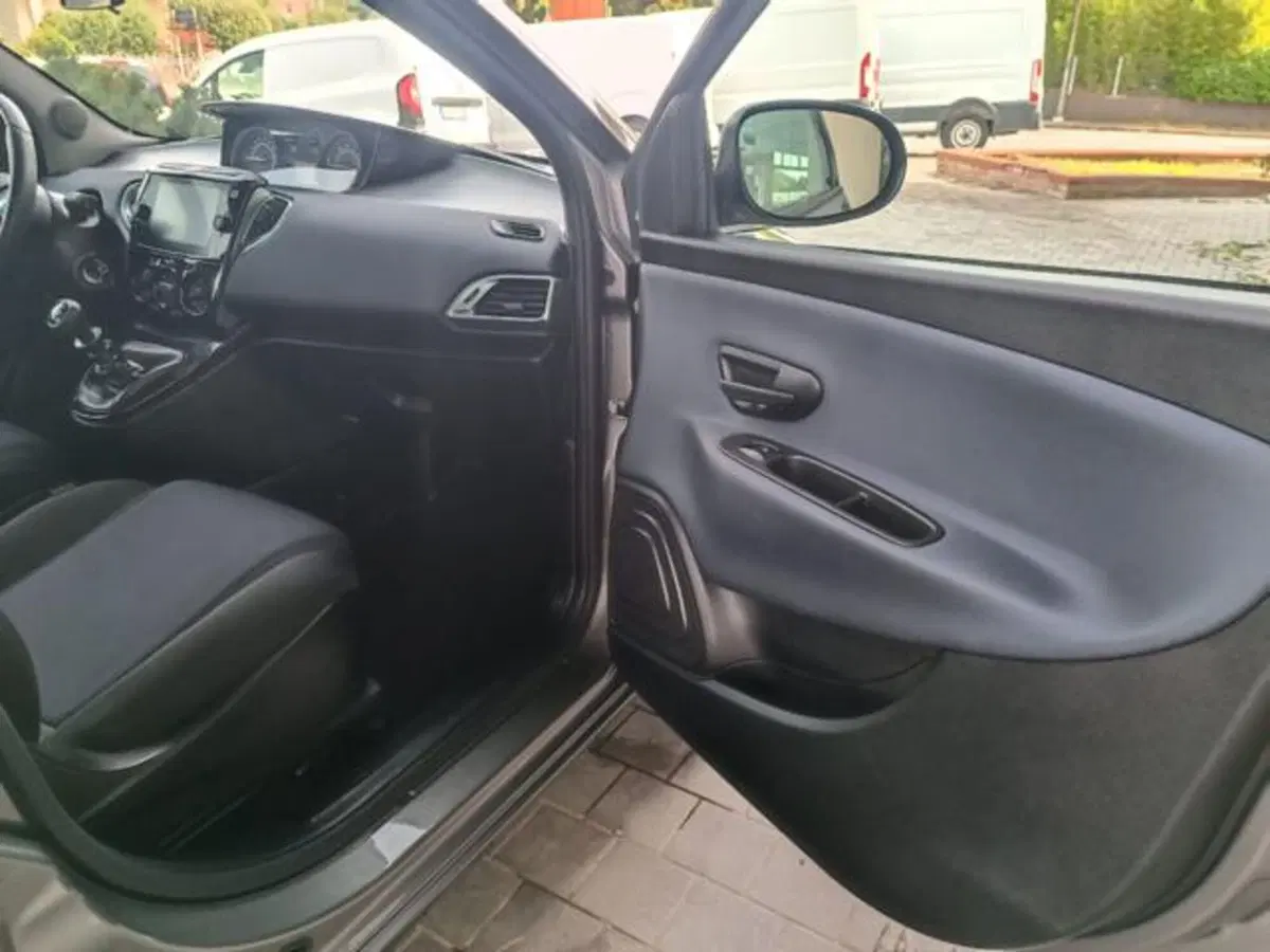 Lancia Ypsilon usata a Pisa (3)