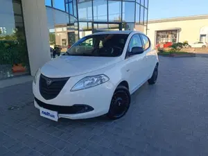 Lancia Ypsilon usata a Pisa