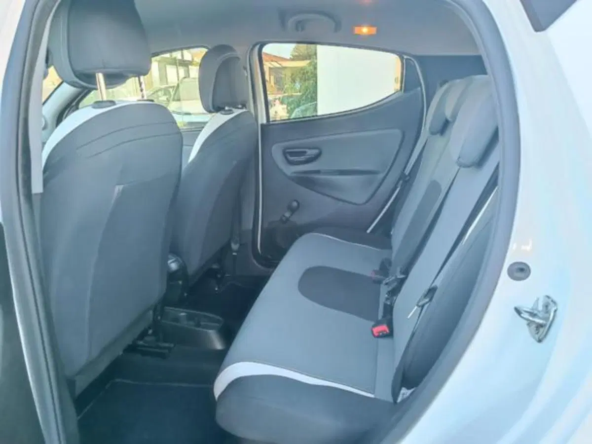 Lancia Ypsilon usata a Pisa (18)