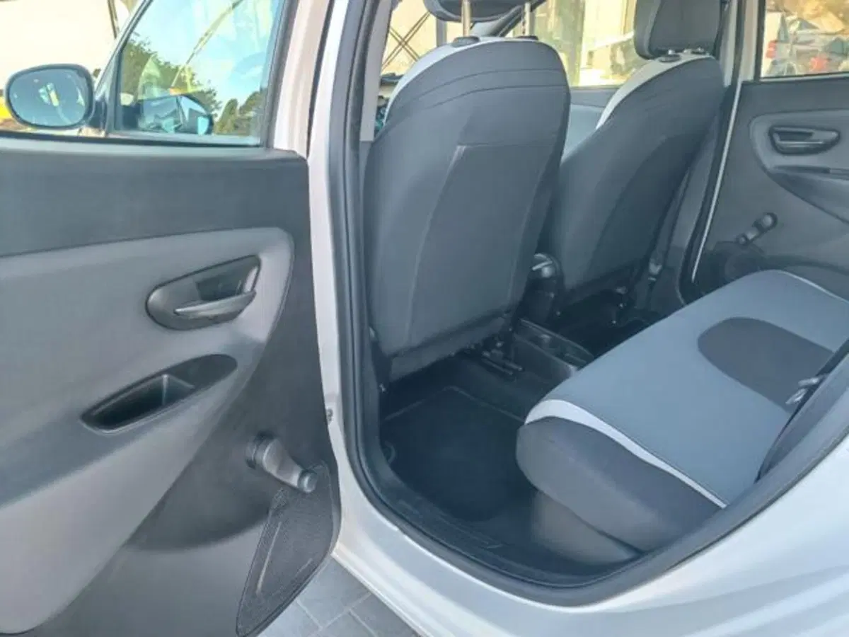 Lancia Ypsilon usata a Pisa (19)