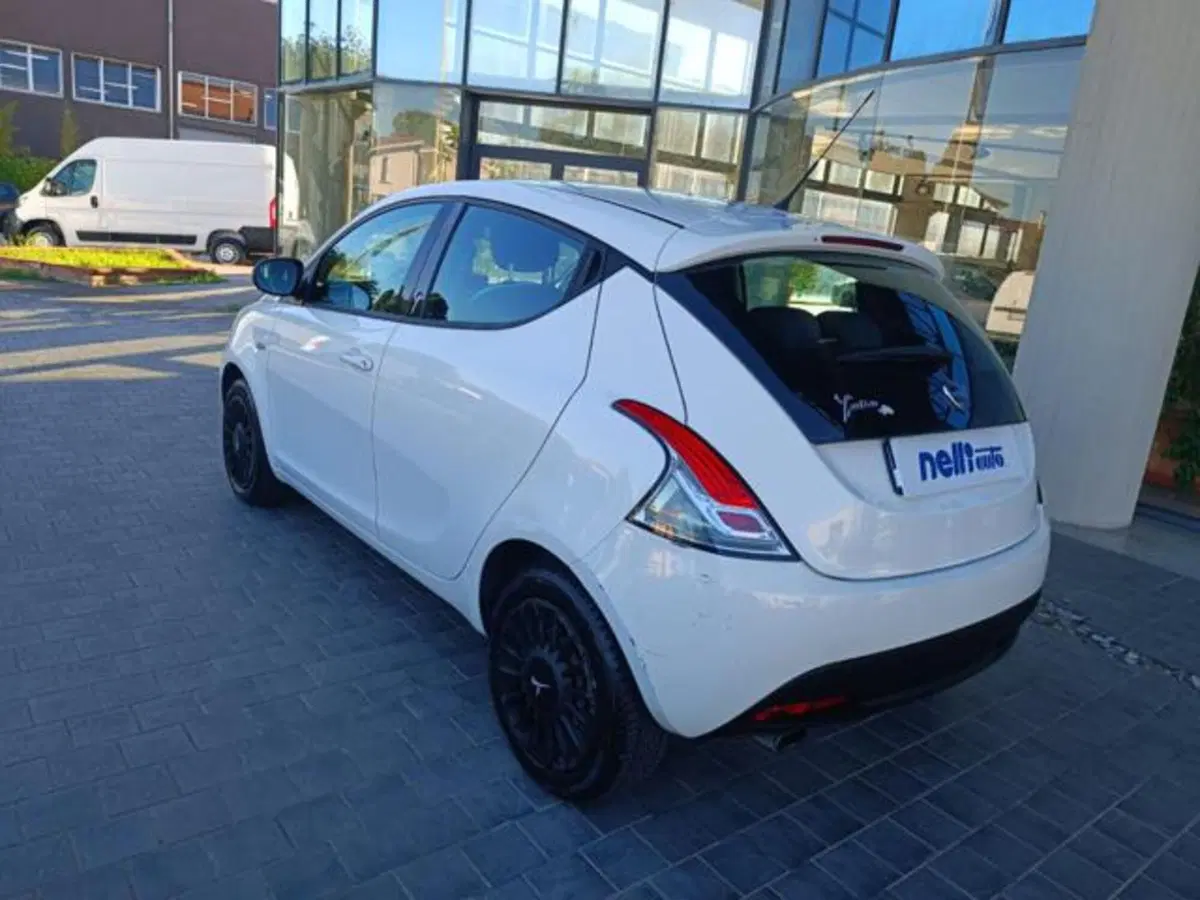 Lancia Ypsilon usata a Pisa (5)