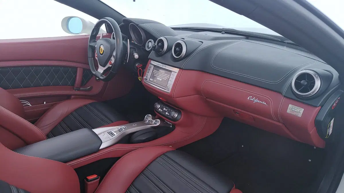 Ferrari California Spider usata a Perugia (17)