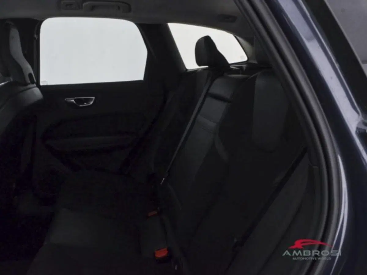 Volvo XC60 usata a Perugia (10)