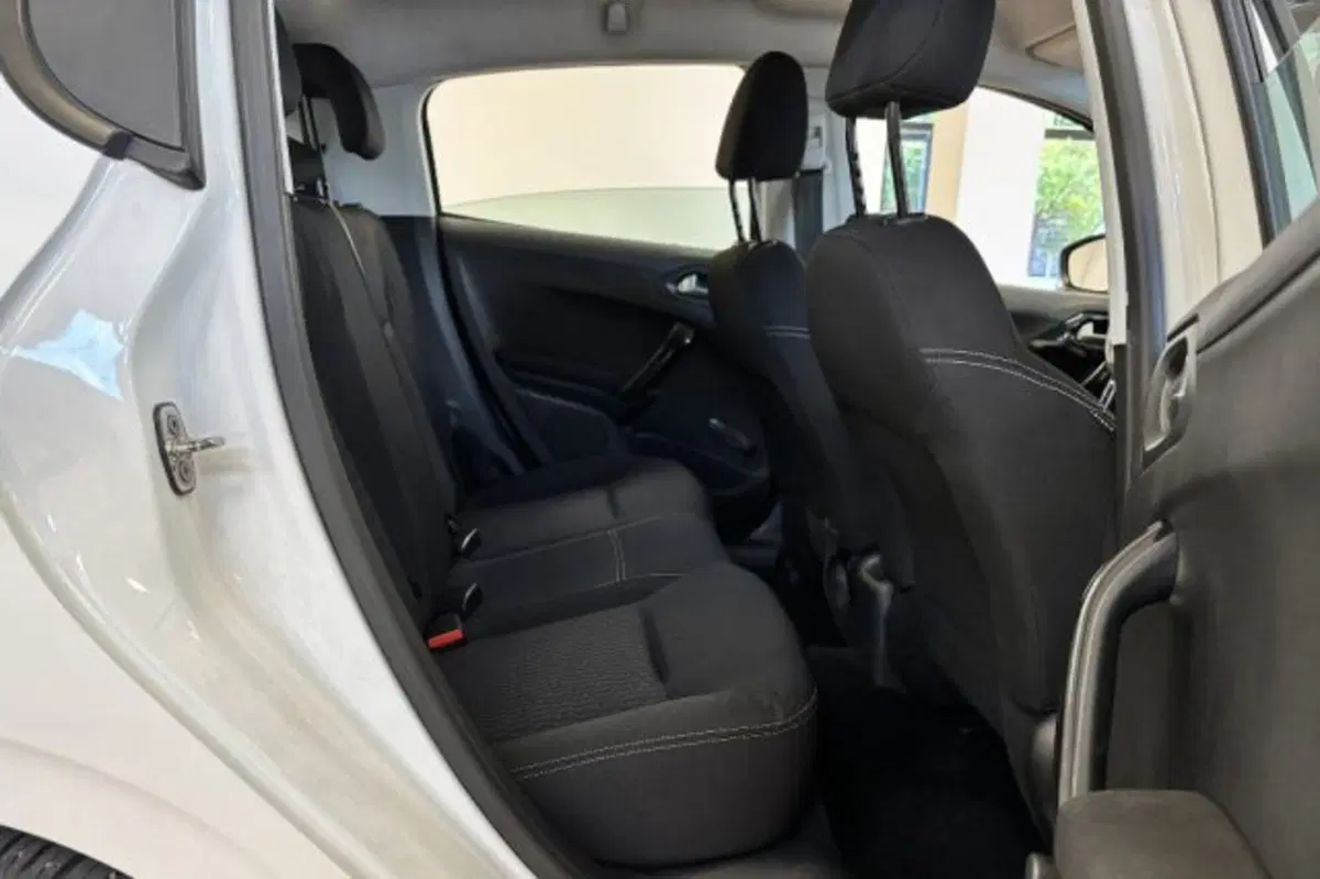 Peugeot 208 usata a Latina (10)