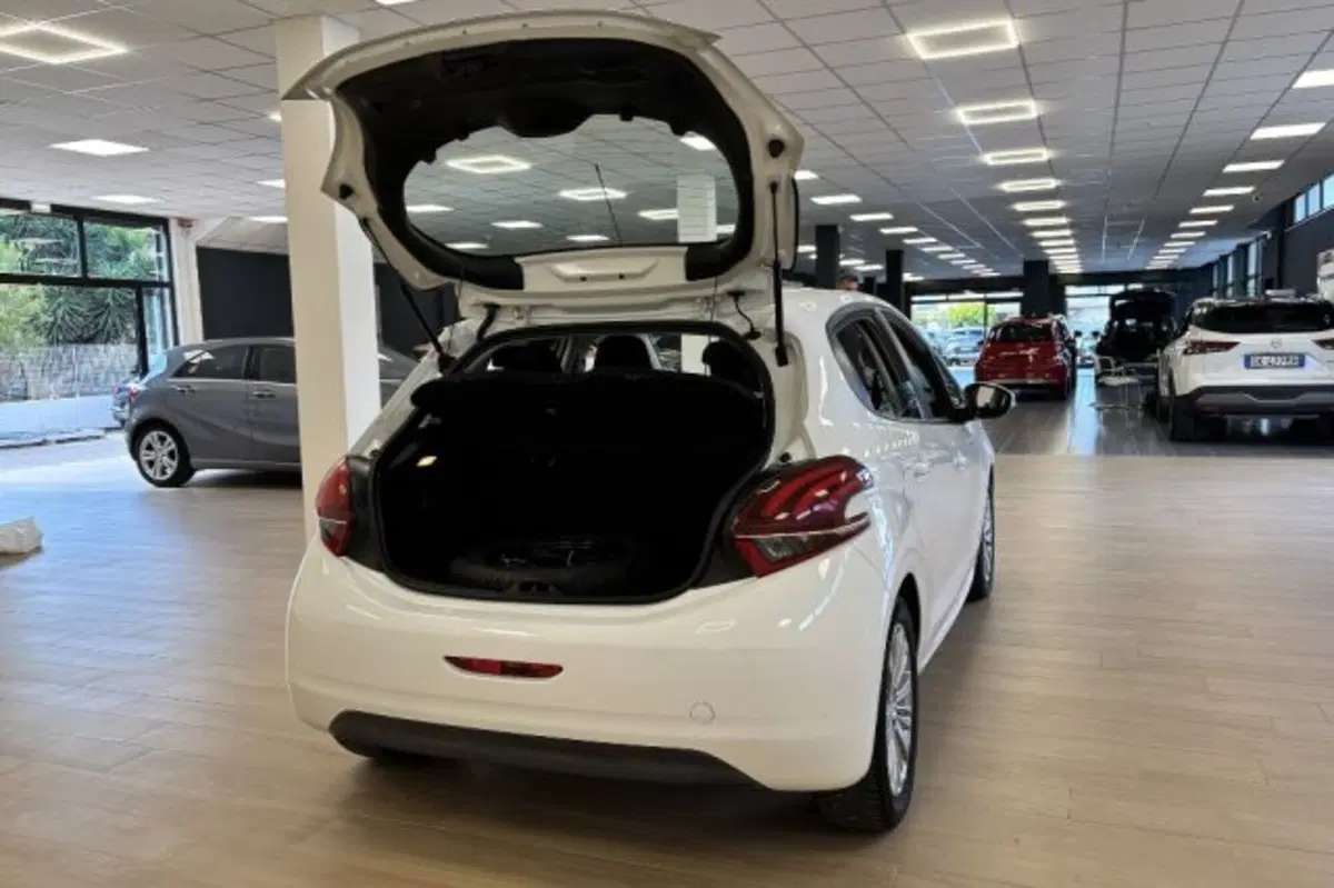 Peugeot 208 usata a Latina (7)