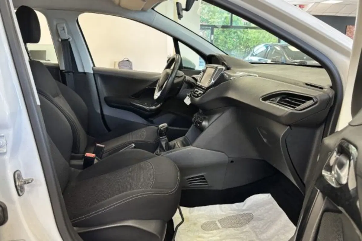 Peugeot 208 usata a Latina (8)