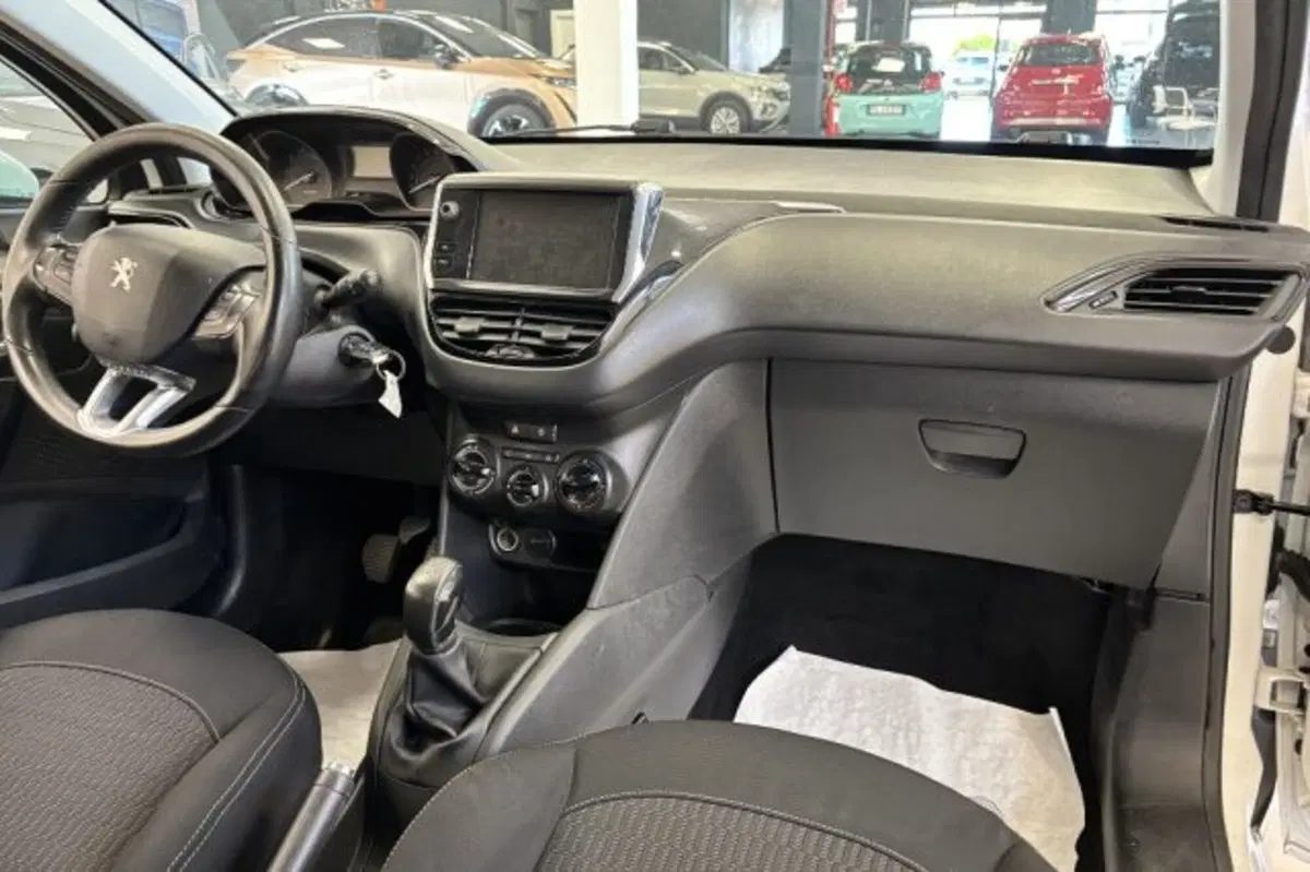Peugeot 208 usata a Latina (9)