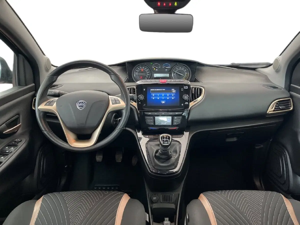 Lancia Ypsilon usata a Torino (11)
