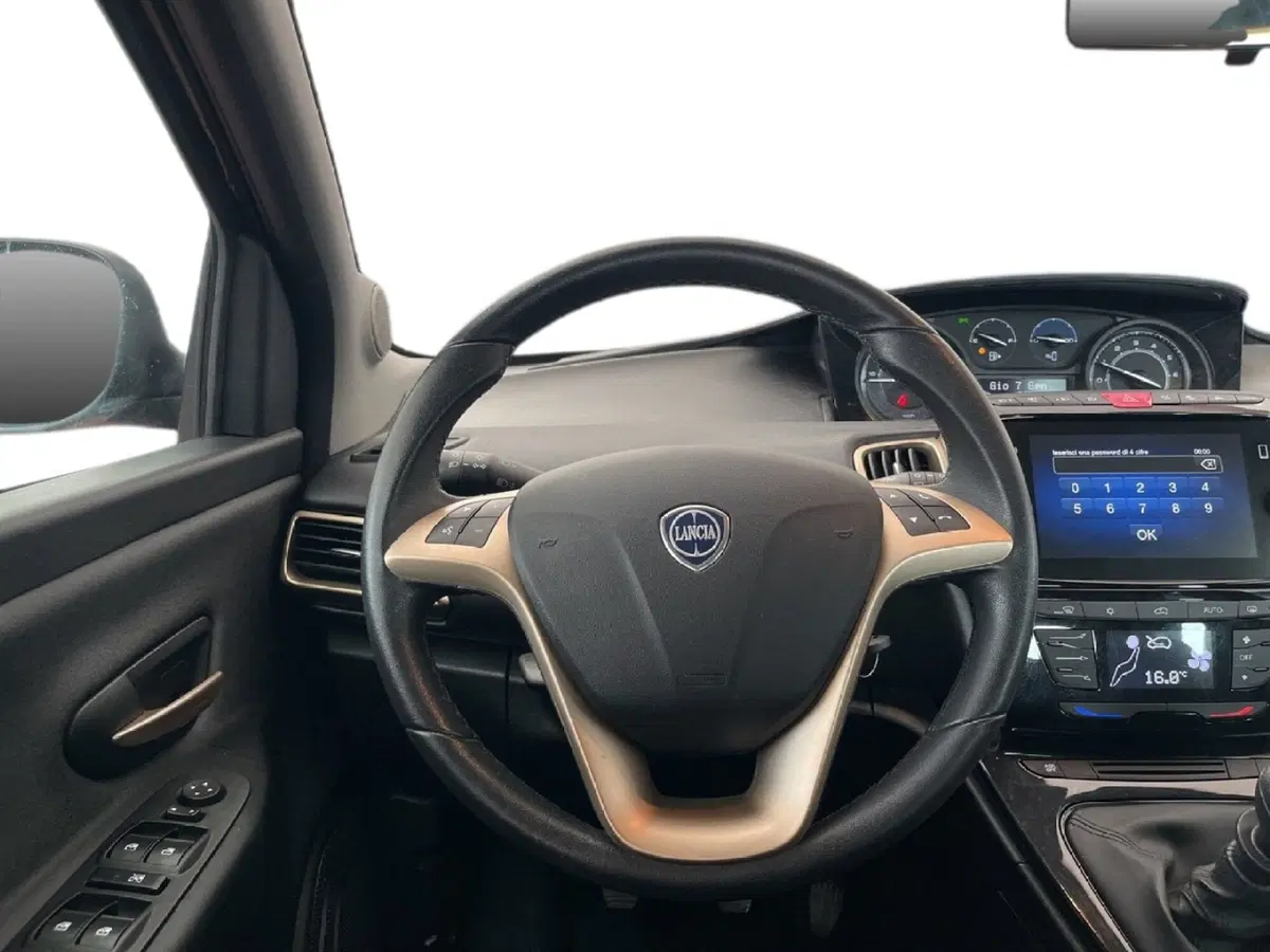 Lancia Ypsilon usata a Torino (12)