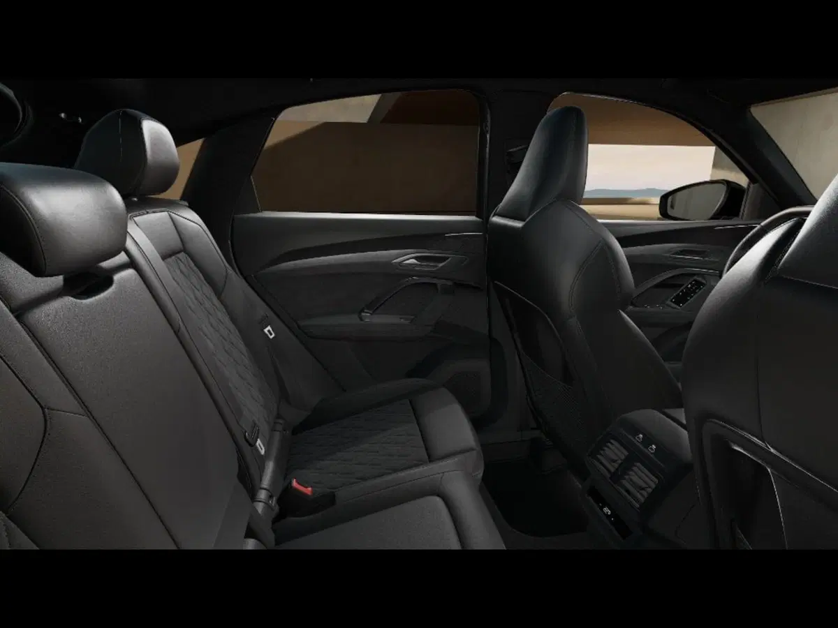 Audi Q4 Sportback nuova a Livorno (11)