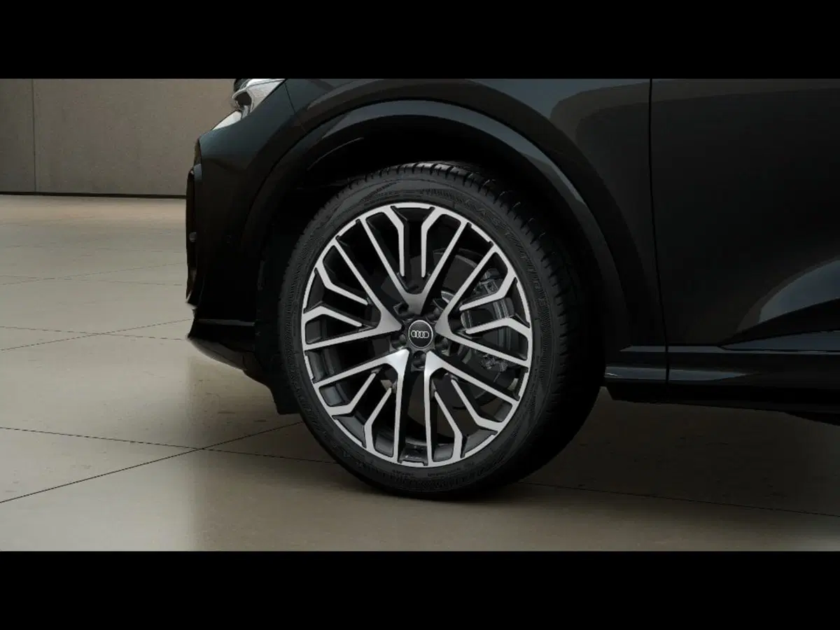 Audi Q4 Sportback nuova a Livorno (5)
