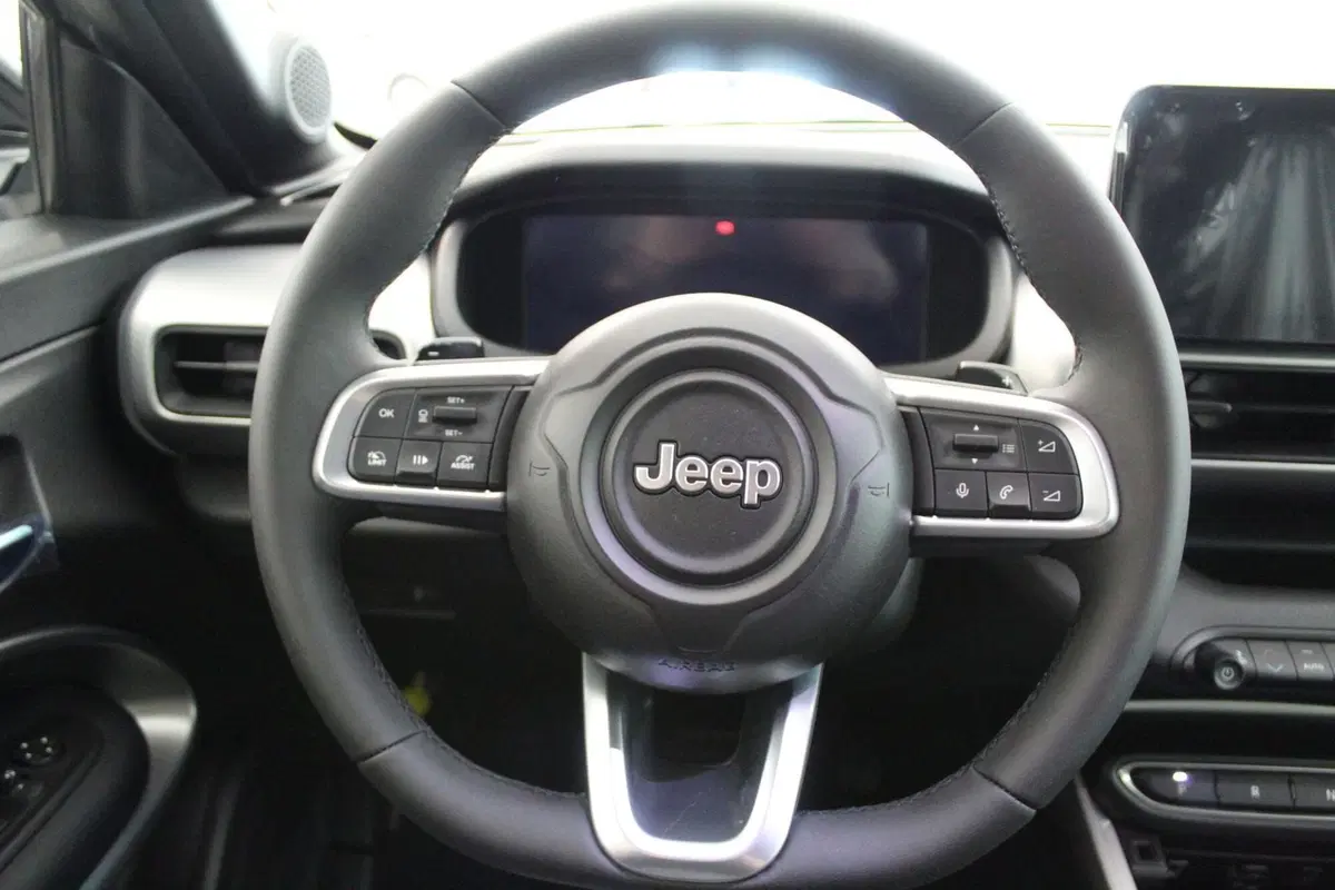 Jeep Avenger nuova a Cremona (9)