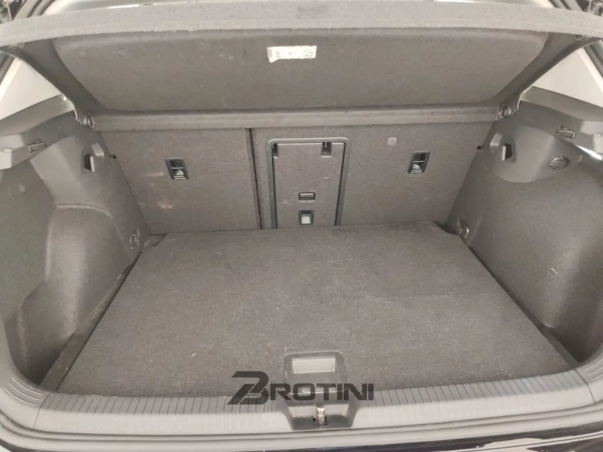 Volkswagen Golf usata a Massa-Carrara (11)