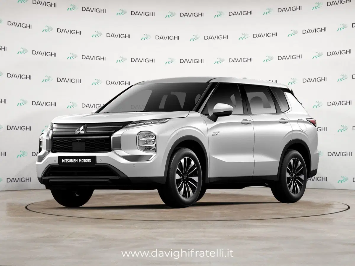 Mitsubishi Outlander nuova a Parma