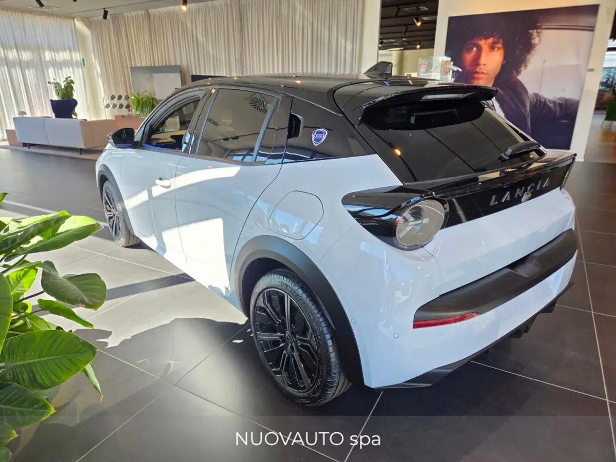 Lancia Ypsilon nuova a Arezzo (3)