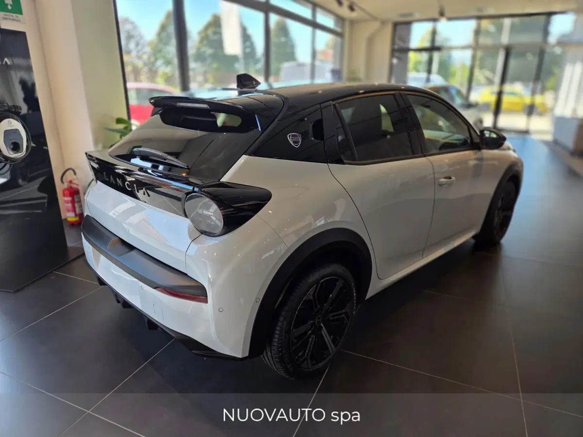 Lancia Ypsilon nuova a Arezzo (4)