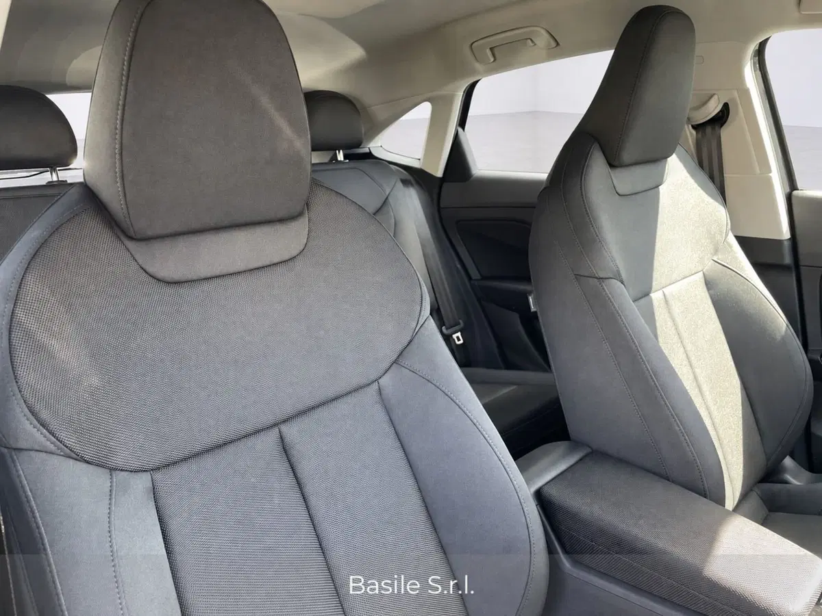 Audi Q3 Sportback nuova a Taranto (7)