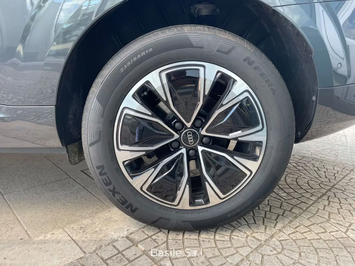 Audi Q3 Sportback nuova a Taranto (9)