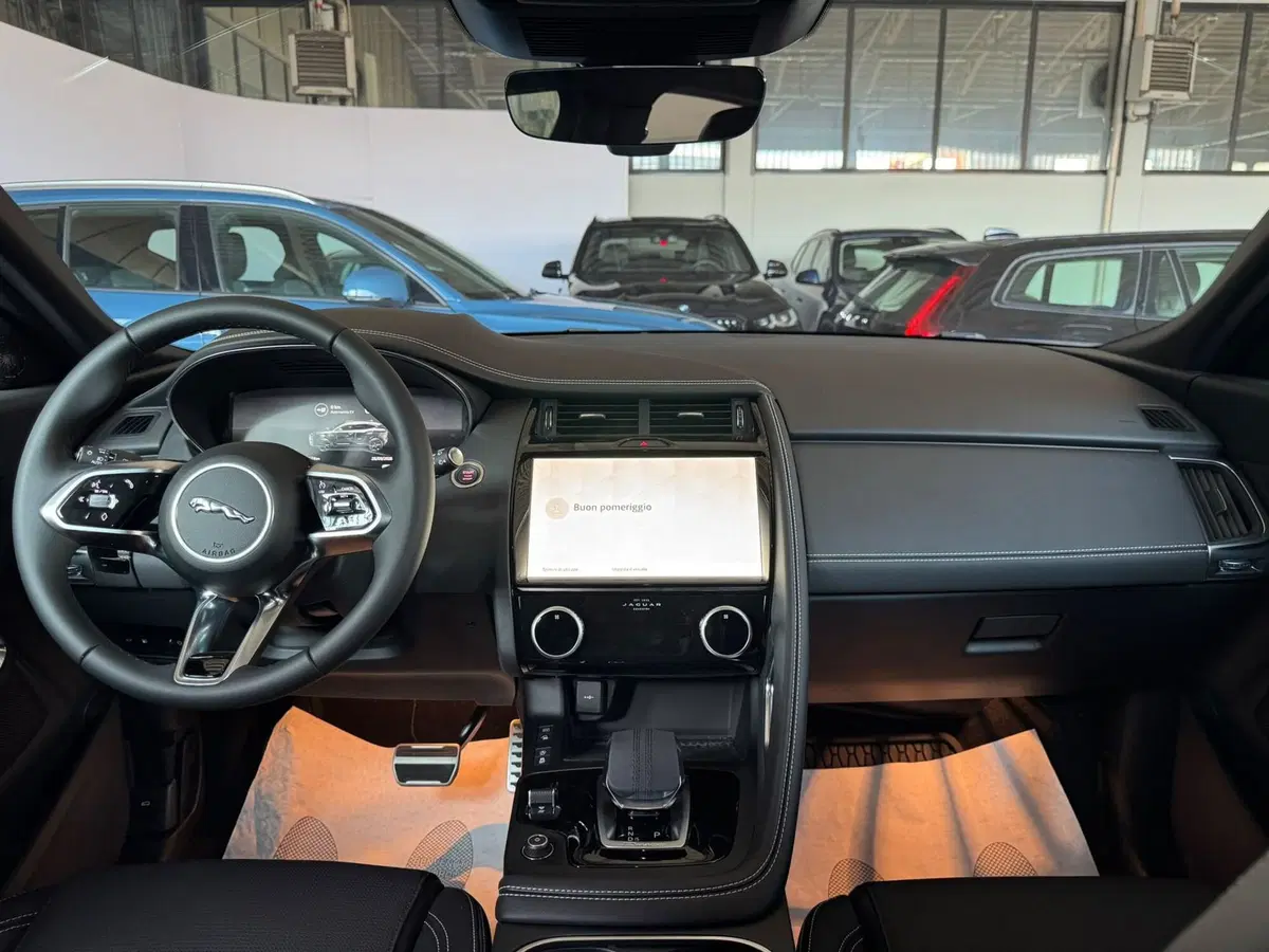 Jaguar E-Pace nuova a Monza e Brianza (10)