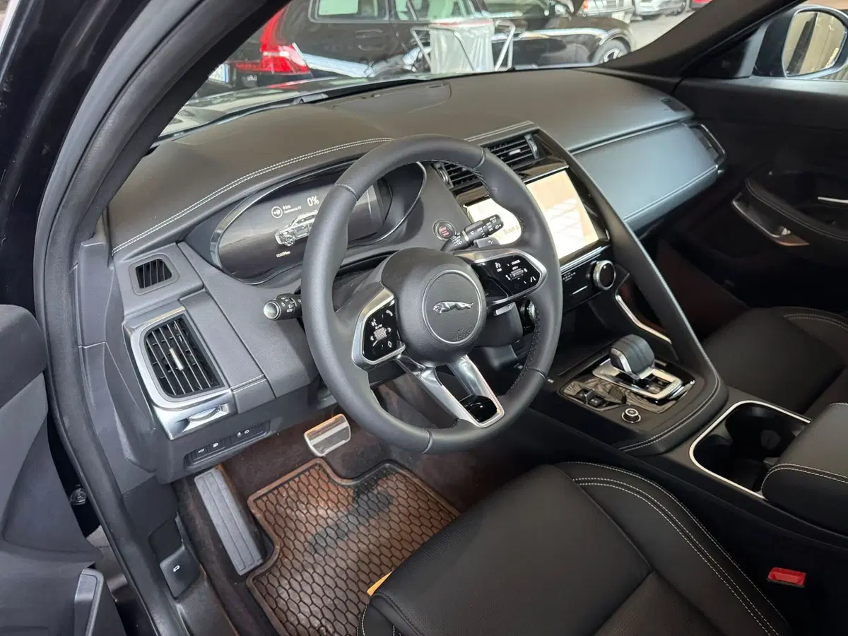 Jaguar E-Pace nuova a Monza e Brianza (13)