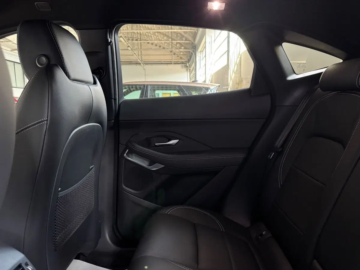 Jaguar E-Pace nuova a Monza e Brianza (14)
