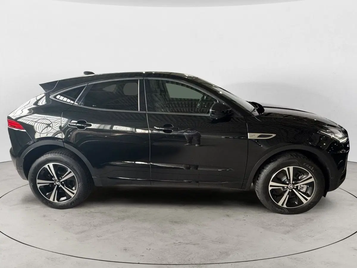 Jaguar E-Pace nuova a Monza e Brianza (8)