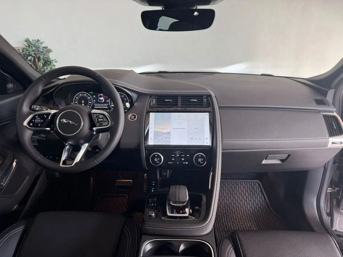 Jaguar E-Pace nuova a Monza e Brianza (12)