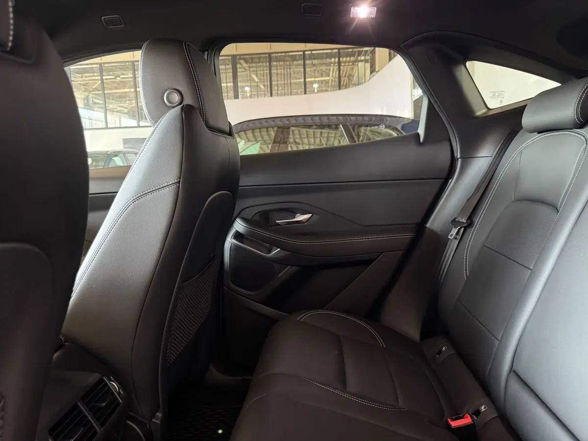 Jaguar E-Pace nuova a Monza e Brianza (14)