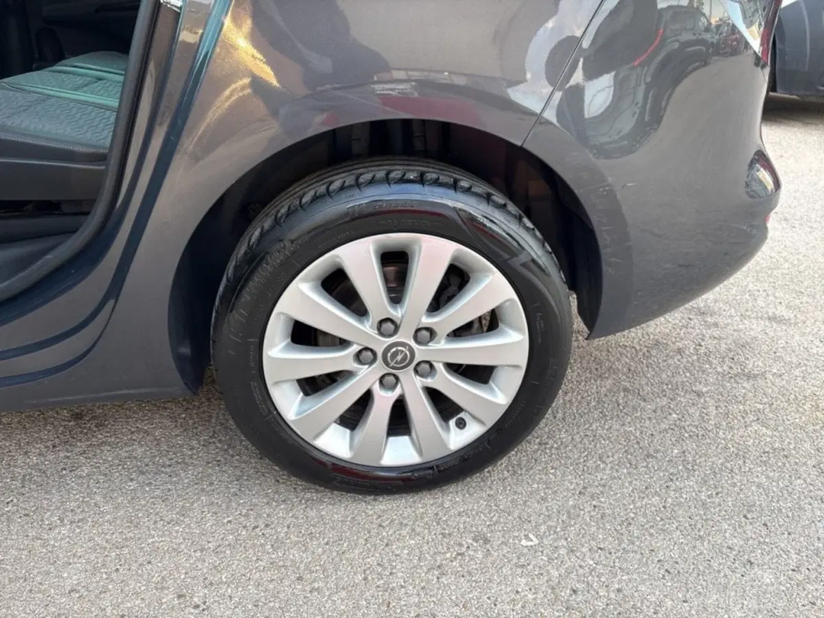 Opel Zafira Tourer usata a Foggia (11)