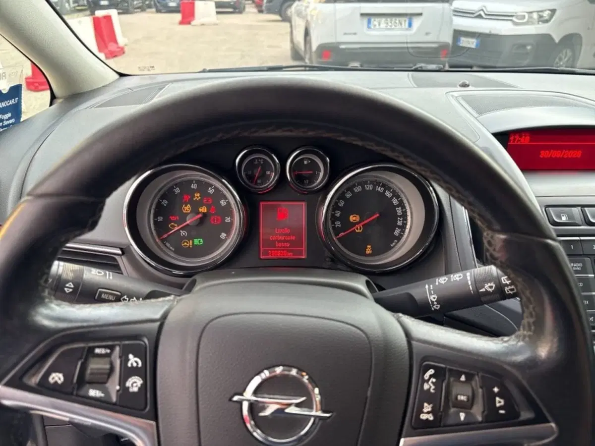 Opel Zafira Tourer usata a Foggia (16)
