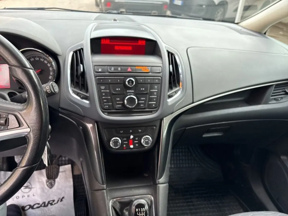 Opel Zafira Tourer usata a Foggia (17)
