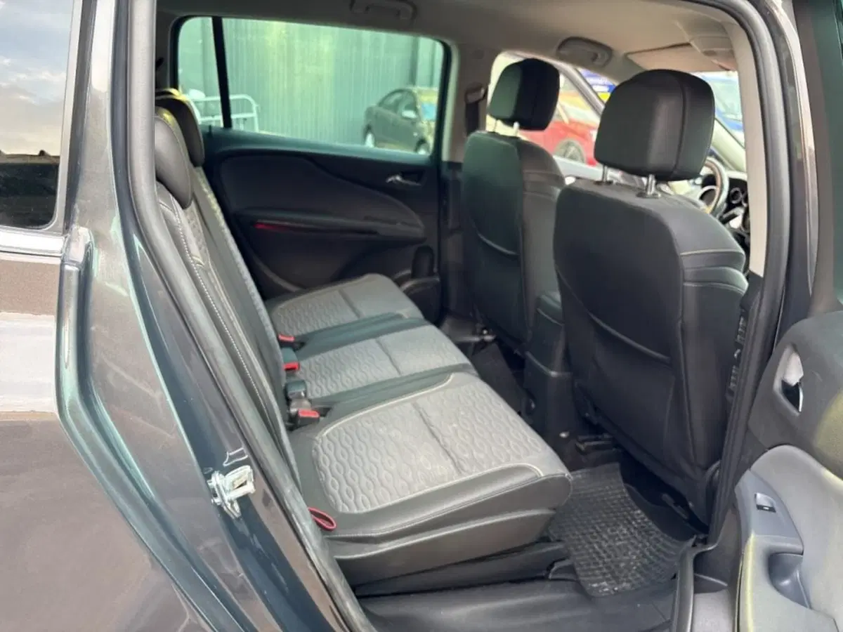 Opel Zafira Tourer usata a Foggia (18)