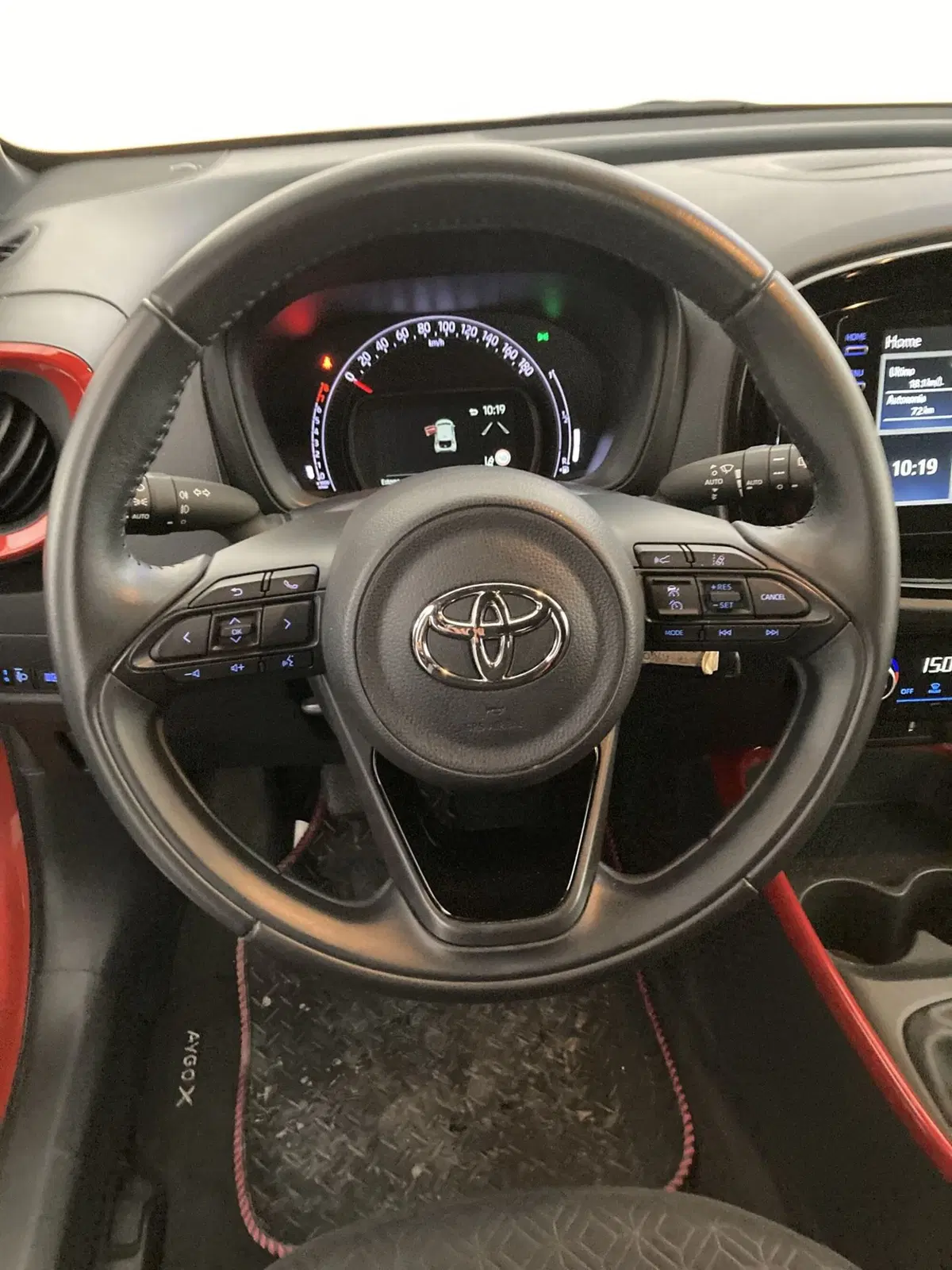 Toyota Aygo X usata a Foggia (8)