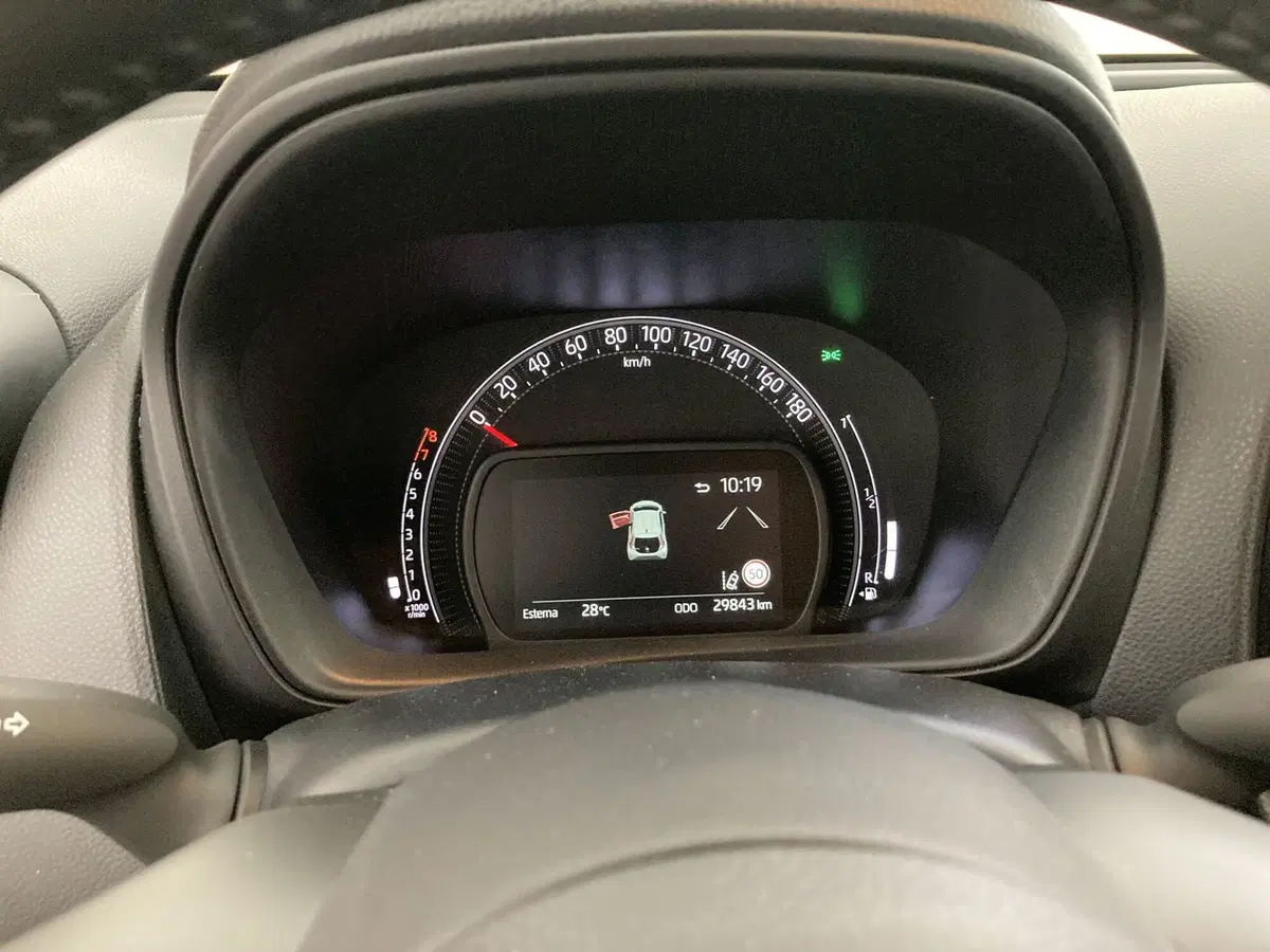 Toyota Aygo X usata a Foggia (9)