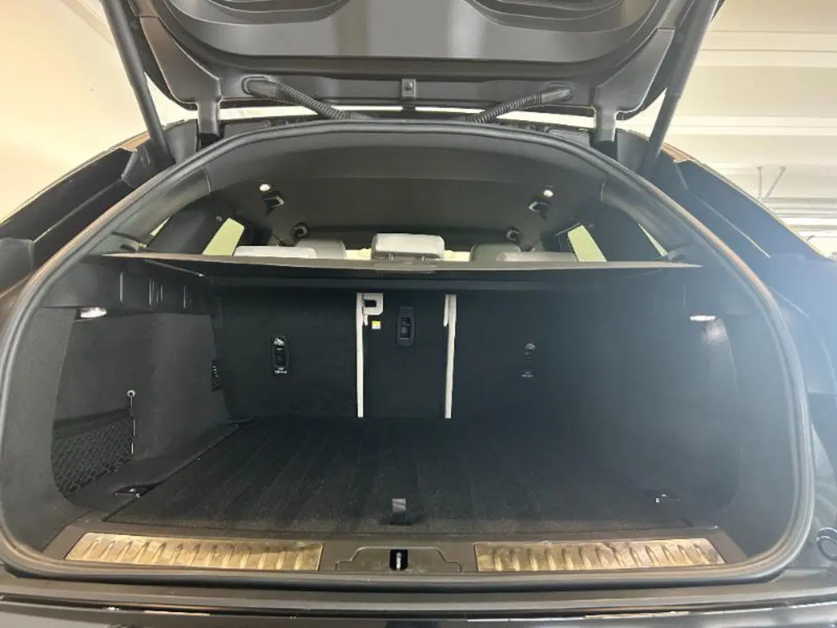 Land Rover Range Rover Velar usata a Venezia (14)
