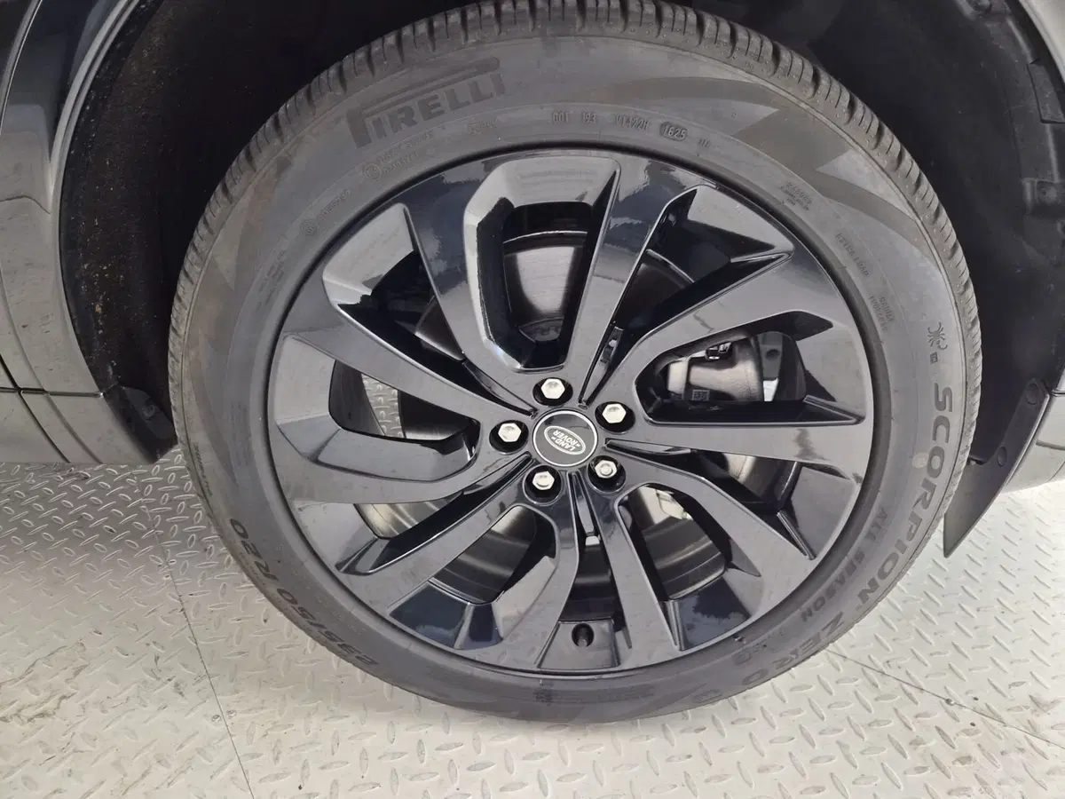 Land Rover Discovery Sport usata a Bergamo (7)