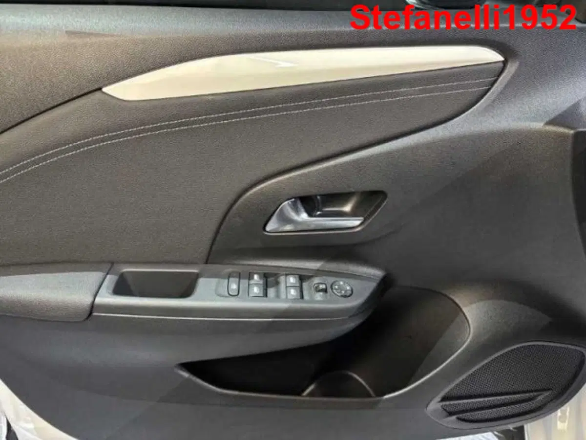Opel Corsa nuova a Bologna (10)