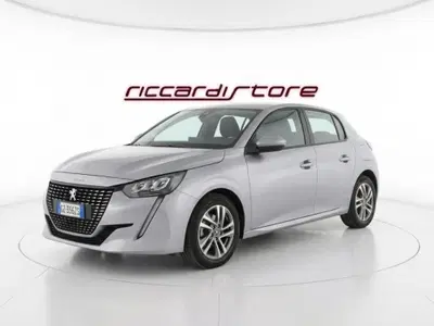 Peugeot 208 PureTech 100 Stop&Start 5 porte Allure del 2025 usata a Abbiategrasso