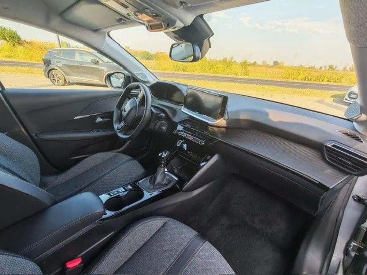 Peugeot 208 usata a Milano (5)
