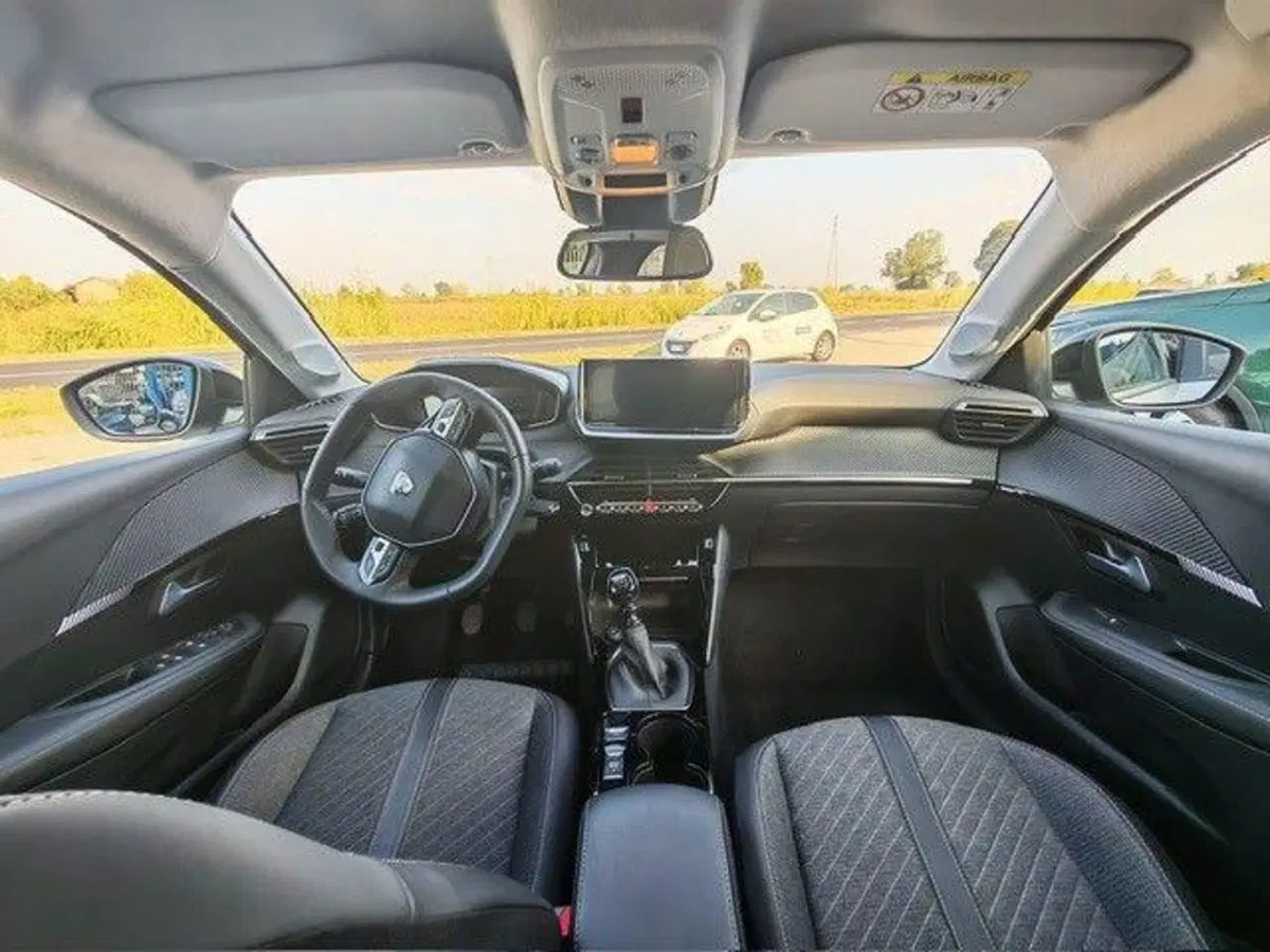 Peugeot 208 usata a Milano (6)