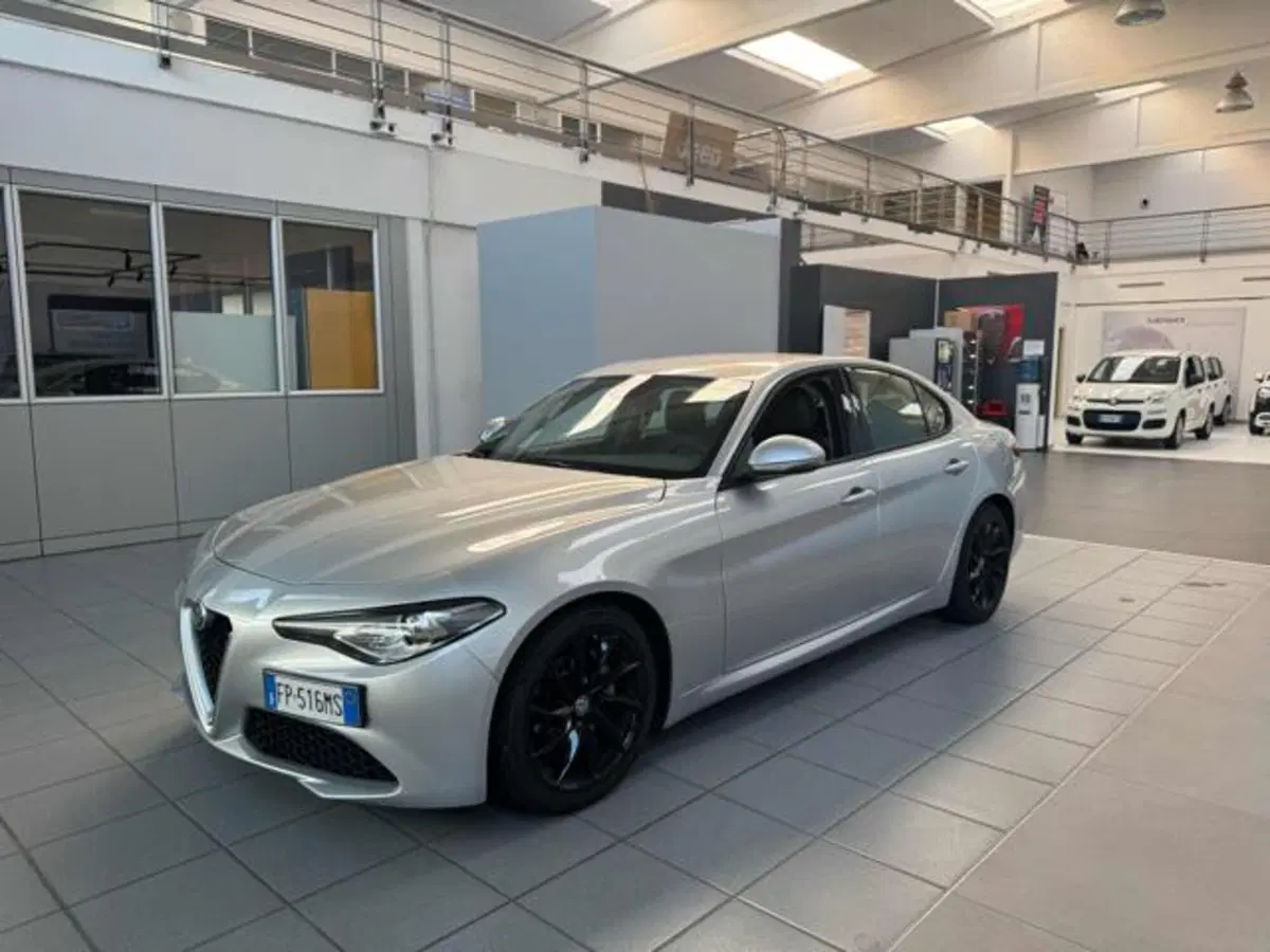 Alfa Romeo Giulia usata a Vercelli (2)