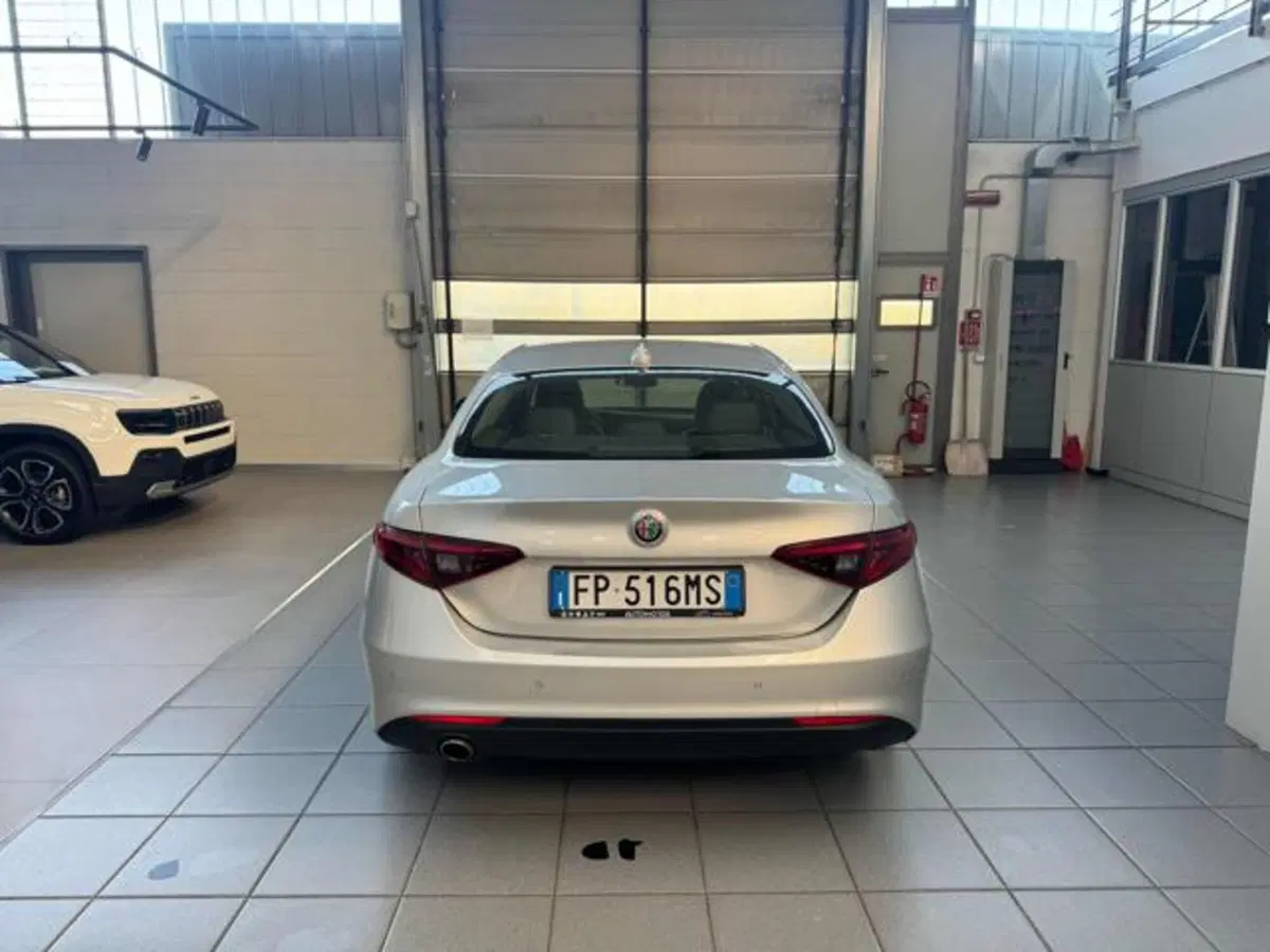 Alfa Romeo Giulia usata a Vercelli (5)