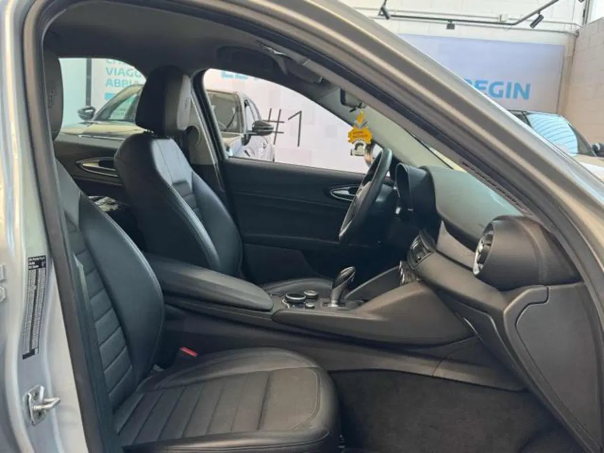Alfa Romeo Giulia usata a Vercelli (7)