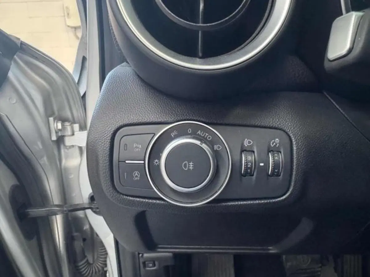 Alfa Romeo Giulia usata a Vercelli (9)